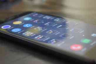 Surpriză uriașă pe piața telefoanelor inteligente. Producătorul chinez care a vândut mai multe smartphone-uri decât Samsung sau Apple