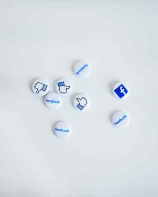 Facebook renunta la butonul ''Like'' pe paginile publice. De ce a fost luata aceasta masura